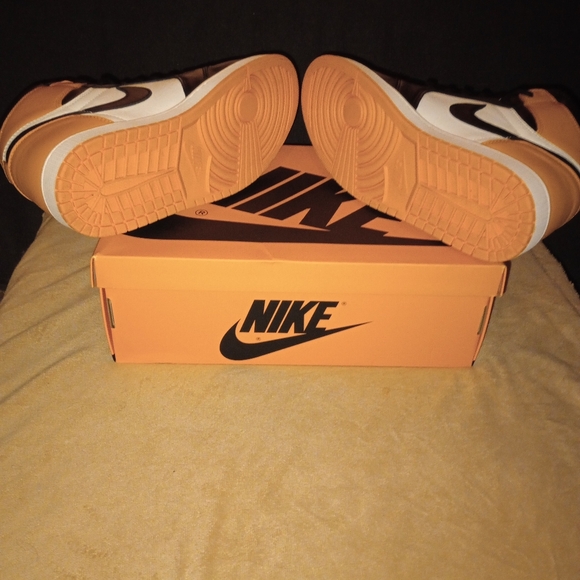 IOB Air Jordan 1 Retro High OG Taxi Mens Size 11 VNDS - Picture 16 of 16